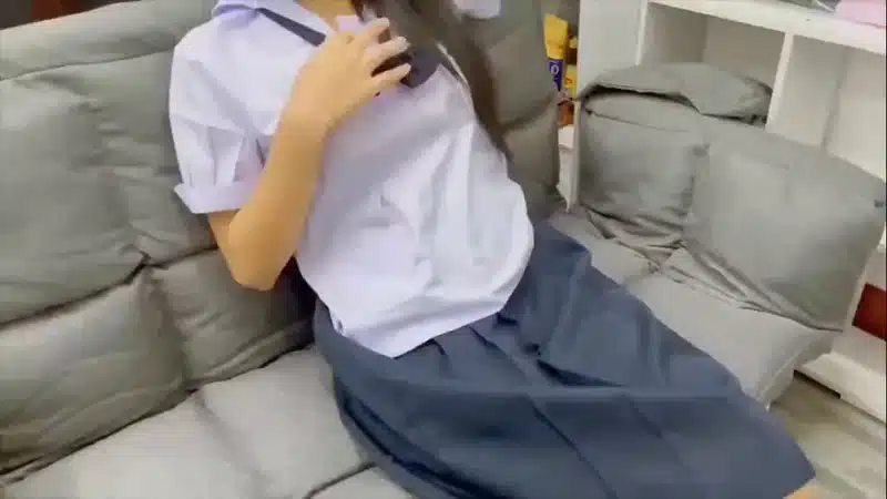 คลิปหลุด ครูศิลปะที่เป็นข่าว แอบพานักเรียนมาเย็ดที่โซฟา