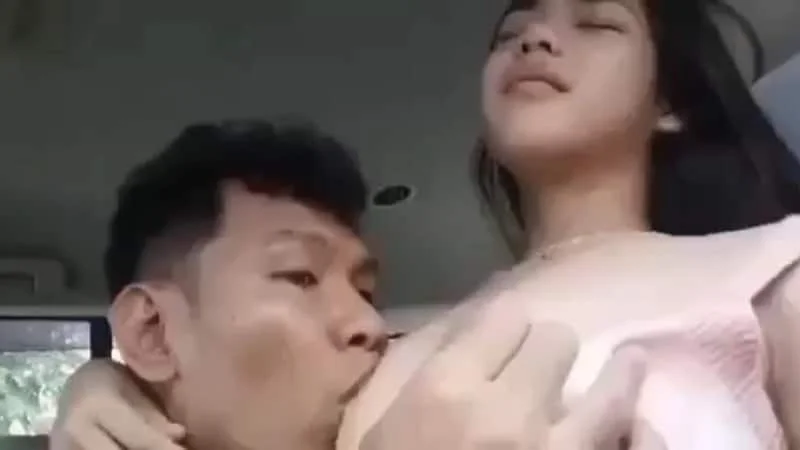 คลิปโป๊ ครูนักเรียน คลิป ครูศิลปะ แอบล้วงหีนักเรียน หลอกมา เย็ดบนรถ