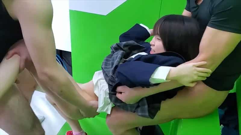 หนังโป๊ญี่ปุ่น หนัง AV แก๊งชายฉกรรจ์รวมเงินกันซื้อนักเรียน โดนรุมเย็ดหี ร้องลั่น