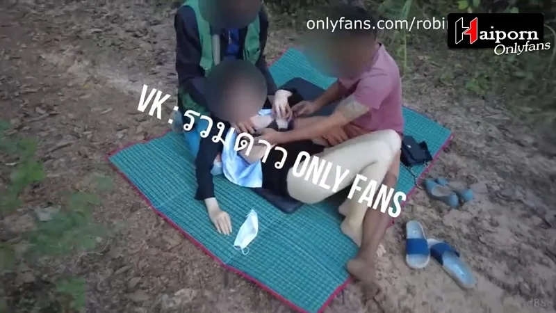 หลุด onlyfans เย็ดคนแปลกหน้า คุณหนูร่านสวาท โดนคุณลุงขับตุ๊กๆพาไปให้เพื่อน รุมเย็ดในป่า นั่งเขี่ยหีสีชมพู จนน้ำไหล เเล้วกระแทกหี แบบฟินๆ